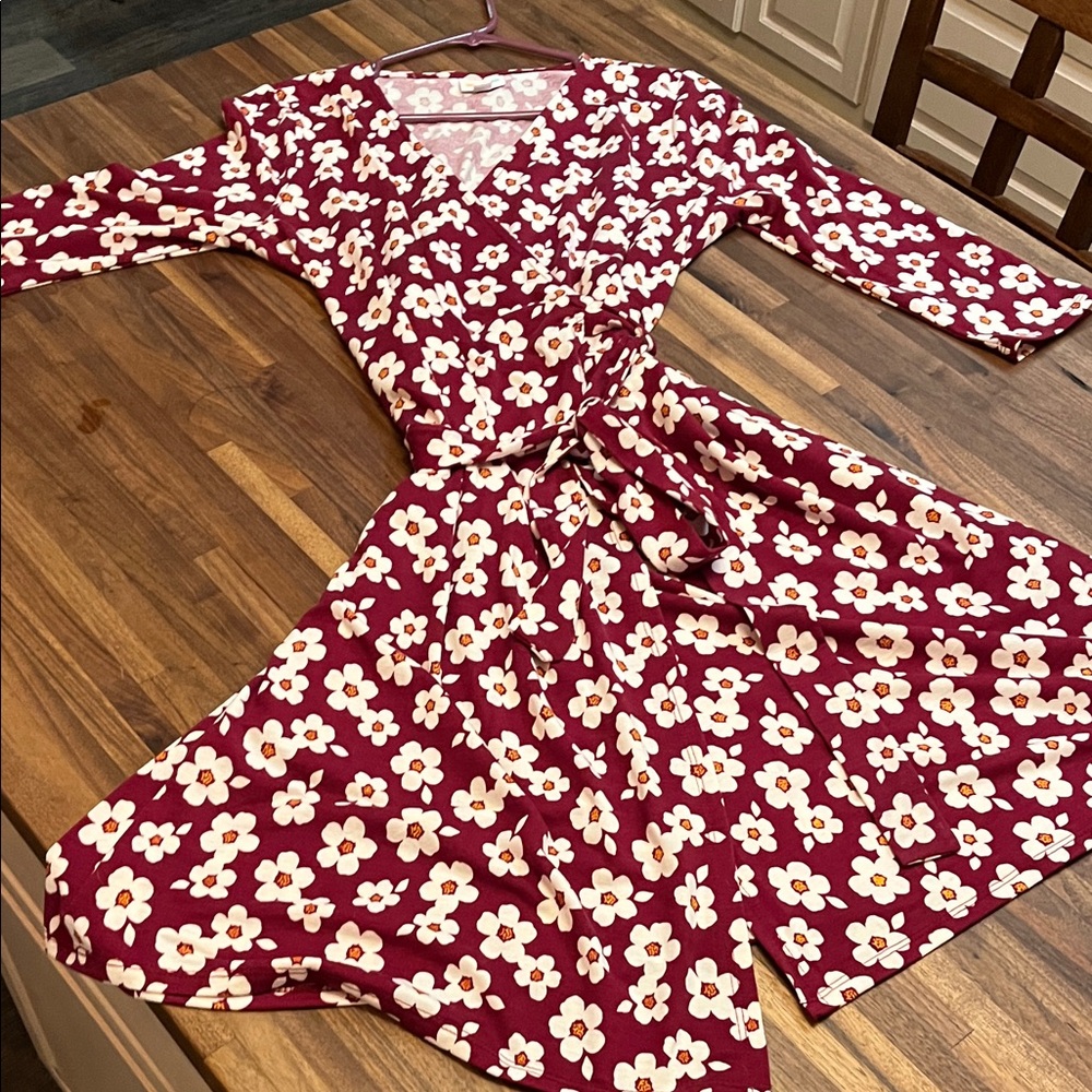 LuLaRoe Red Floral tie wrap dress 3/4 sleeves never worn